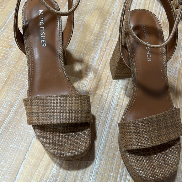 Marc Fisher “Sadel”Platform Sandal - Picture 4 of 7